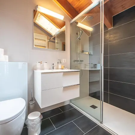 アパート Tarbey Alpine ロイカーバード